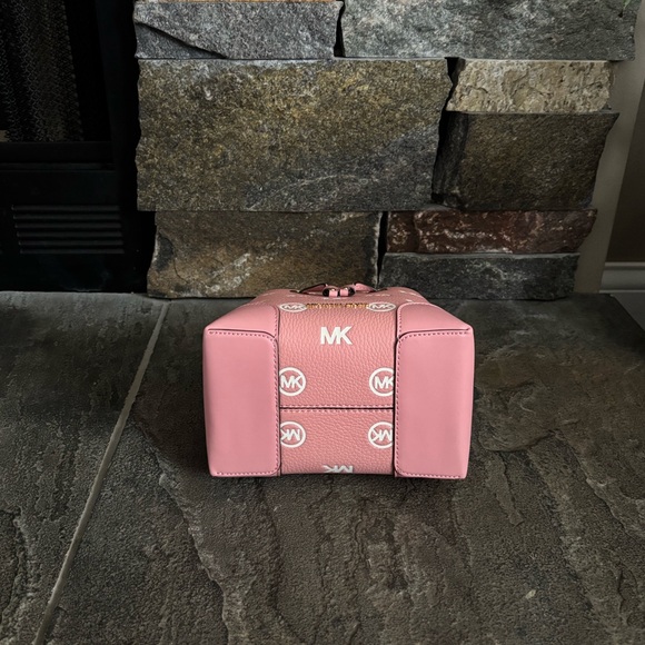 Michael Kors Mercer Small Logo Embossed Leather Bucket Bag - Picture 5 of 11